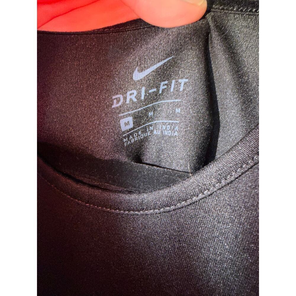 Nike swoosh black tank top sz M activewear lightweight workout gym activewear - Picture 4 of 9